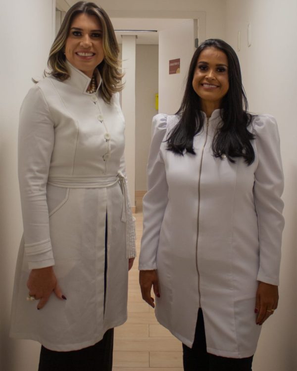 Dra. Liliane Reis e Dra. Evelyn Enout — equipe VIP Biomedicina